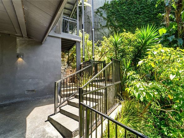 1782 Viewmont Drive, Los Angeles CA 90069