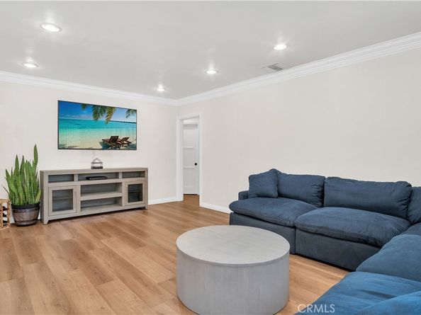 1343 N Whitnall Hwy, Burbank CA 91505