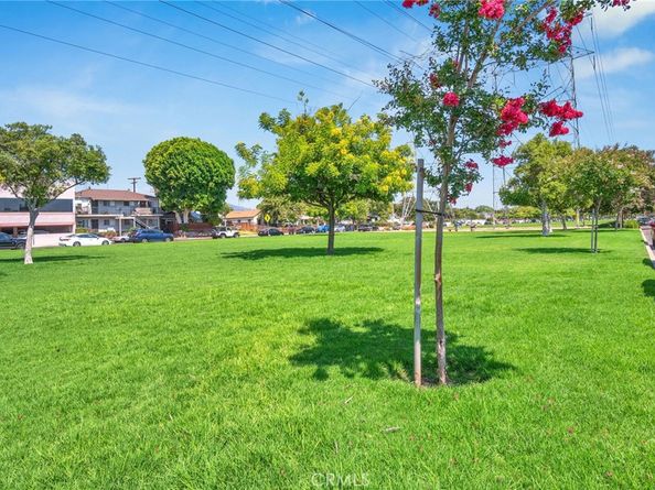 1343 N Whitnall Hwy, Burbank CA 91505