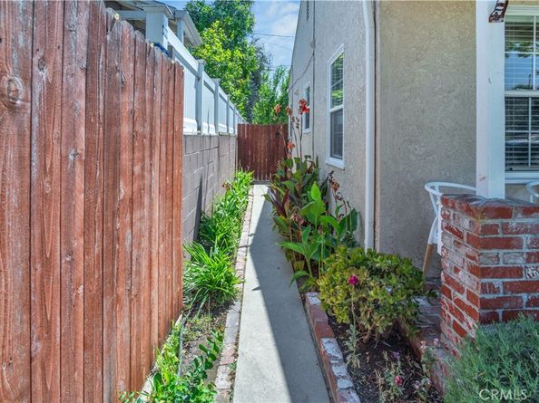 1343 N Whitnall Hwy, Burbank CA 91505