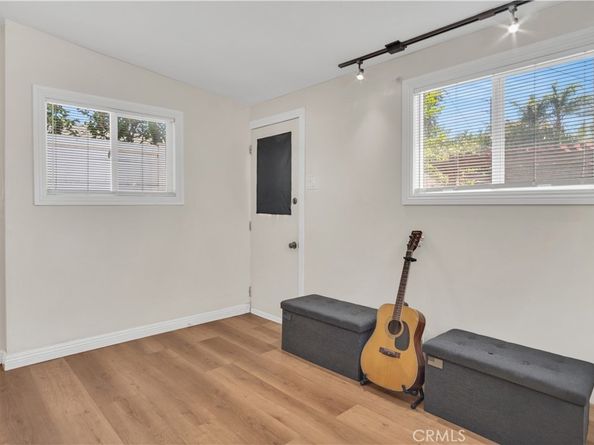 1343 N Whitnall Hwy, Burbank CA 91505