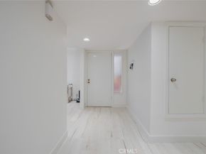930 California Avenue 105, Santa Monica CA 90403
