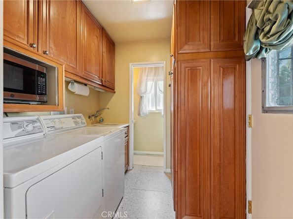 4845 Parkglen, View Park CA 90043