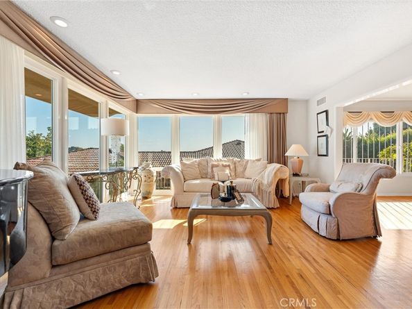 4845 Parkglen, View Park CA 90043