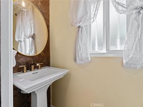 4845 Parkglen, View Park CA 90043