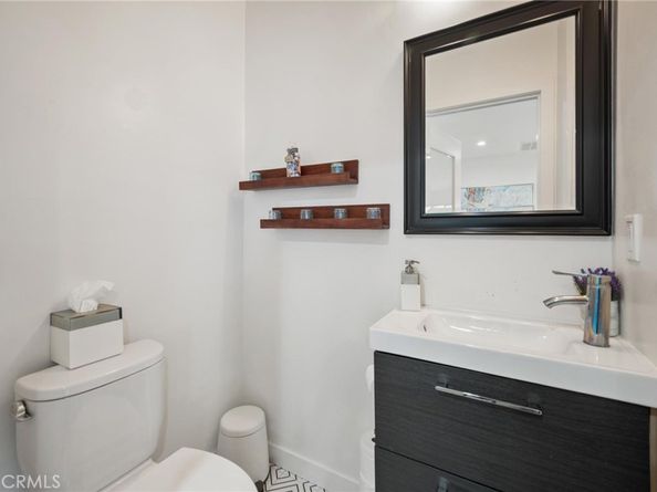 17642 Calvert Street, Encino CA 91316