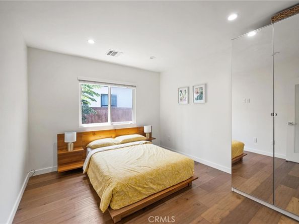 17642 Calvert Street, Encino CA 91316