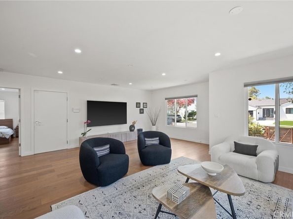 17642 Calvert Street, Encino CA 91316