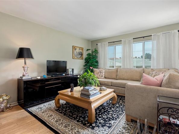 4140 Warner 205, Burbank CA 91505