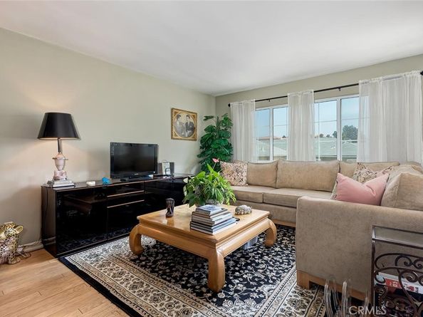 4140 Warner 205, Burbank CA 91505