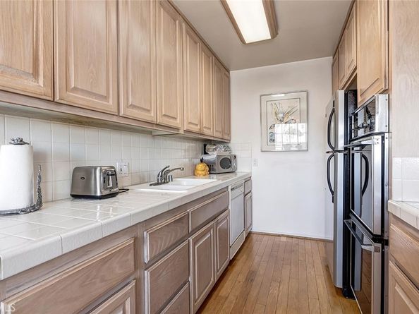 4140 Warner 205, Burbank CA 91505