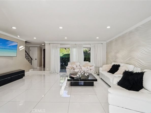 7825 Via Cassano, Burbank CA 91504