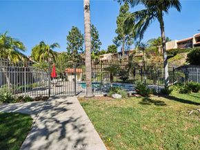 7825 Via Cassano, Burbank CA 91504