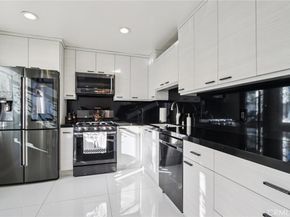 7825 Via Cassano, Burbank CA 91504