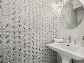 7825 Via Cassano, Burbank CA 91504