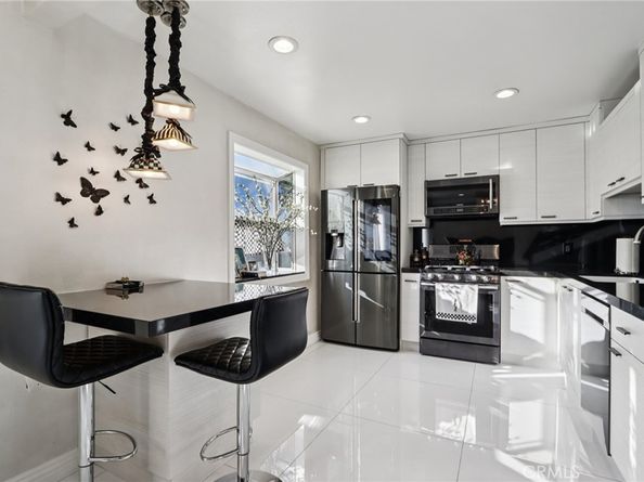 7825 Via Cassano, Burbank CA 91504