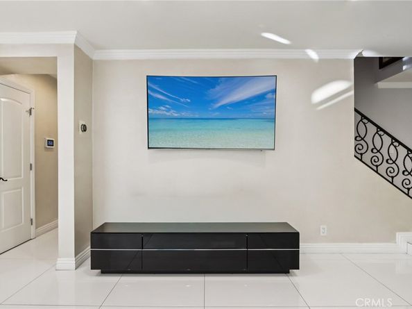 7825 Via Cassano, Burbank CA 91504