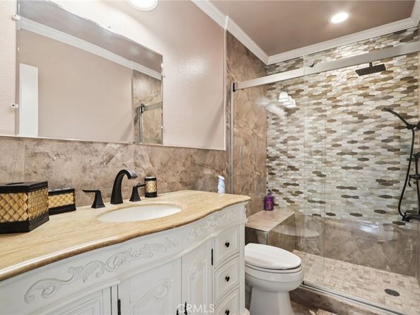 7825 Via Cassano, Burbank CA 91504