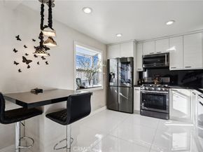 7825 Via Cassano, Burbank CA 91504