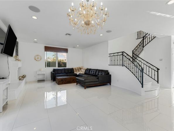 6997 Sale Avenue, West Hills CA 91307