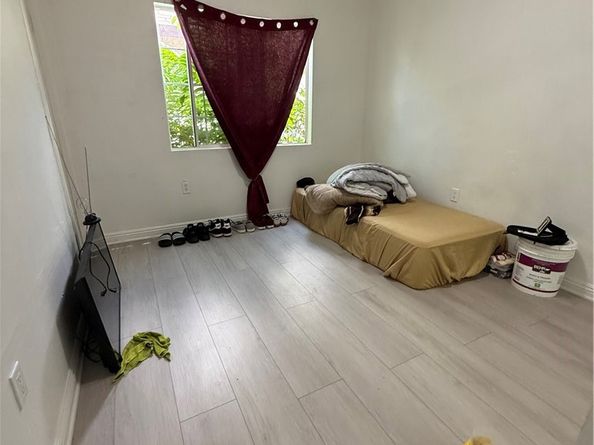 1141 East 50th Street, Los Angeles CA 90011