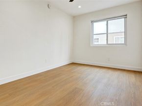 21901 Lassen Street 121, Chatsworth CA 91311