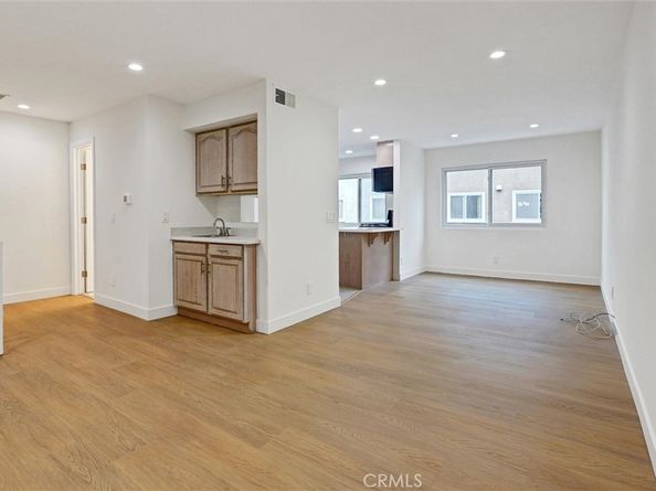 21901 Lassen Street 121, Chatsworth CA 91311