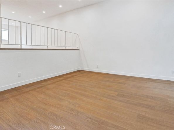 21901 Lassen Street 121, Chatsworth CA 91311