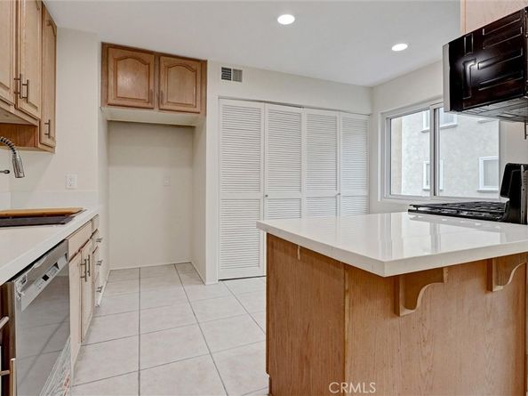 21901 Lassen Street 121, Chatsworth CA 91311