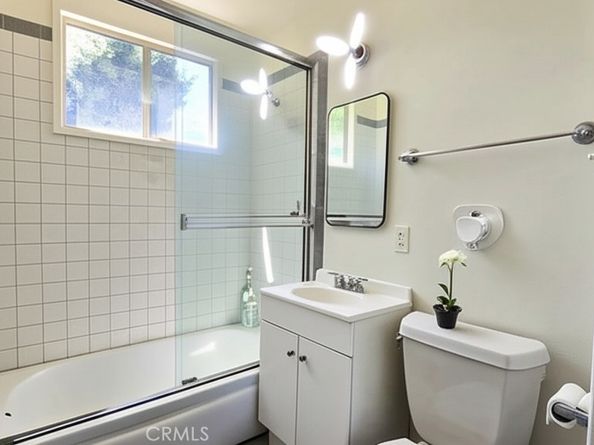 17634 Bromley Street, Encino CA 91316