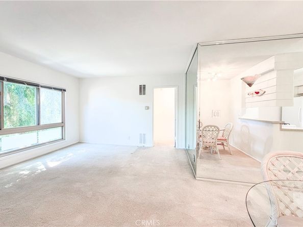 6041 Fountain Park Lane 11, Woodland Hills CA 91367