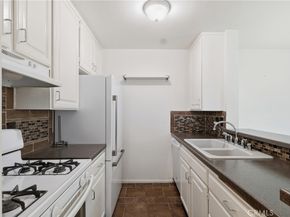 18645 Hatteras Street 289, Tarzana CA 91356