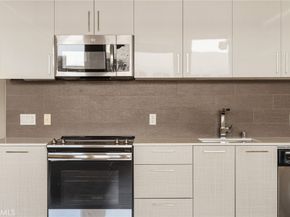 939 S Broadway #1001, Los Angeles CA 90015