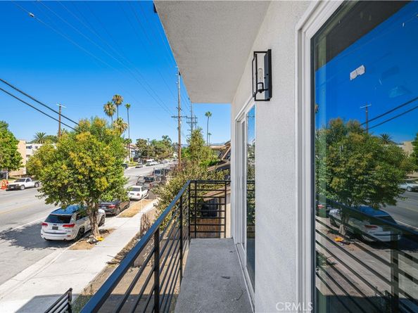 6830 Hazeltine Avenue, Van Nuys CA 91405