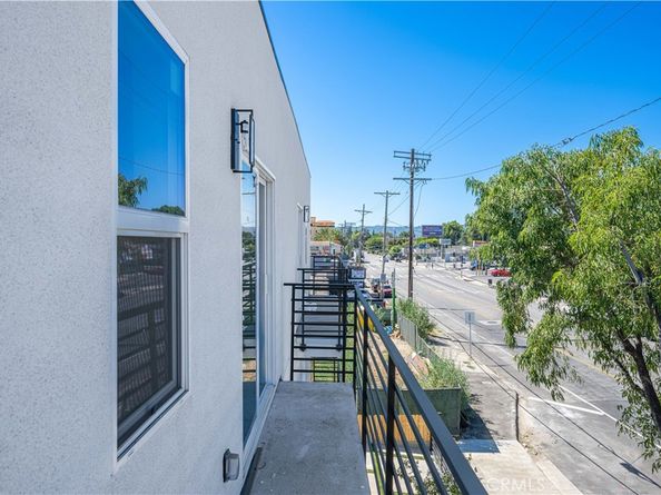 6830 Hazeltine Avenue, Van Nuys CA 91405