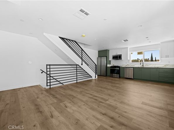 6830 Hazeltine Avenue, Van Nuys CA 91405