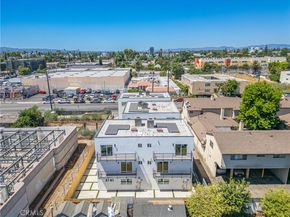 6830 Hazeltine Avenue, Van Nuys CA 91405