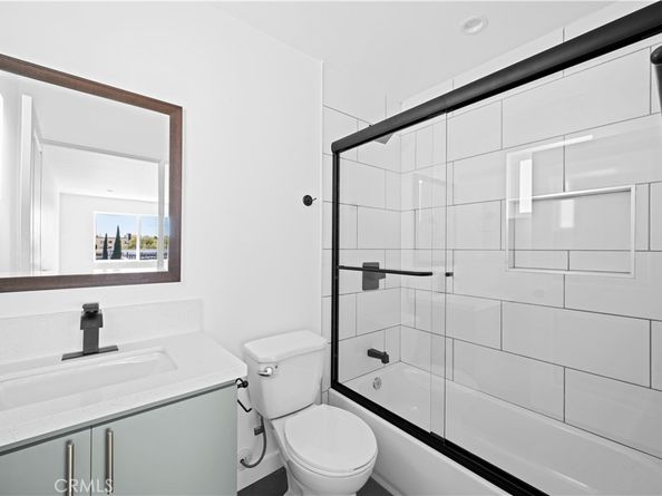 6830 Hazeltine Avenue, Van Nuys CA 91405