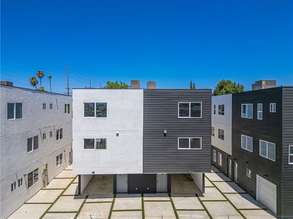 6830 Hazeltine Avenue, Van Nuys CA 91405