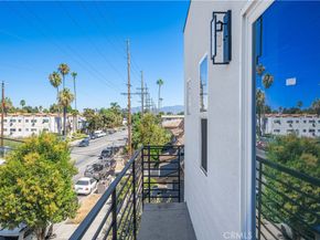 6830 Hazeltine Avenue, Van Nuys CA 91405