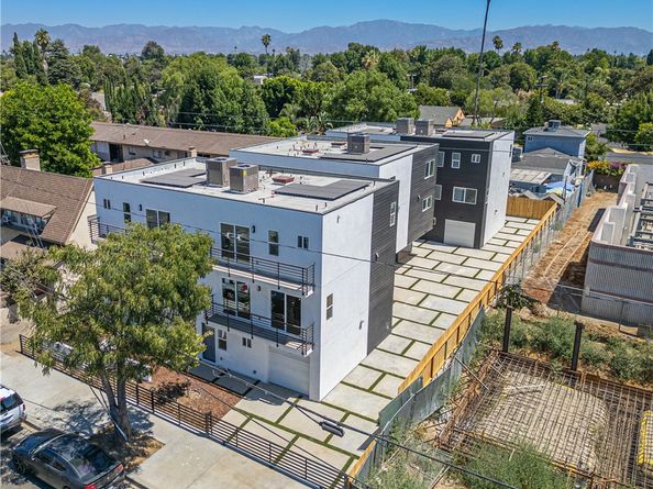 6830 Hazeltine Avenue, Van Nuys CA 91405