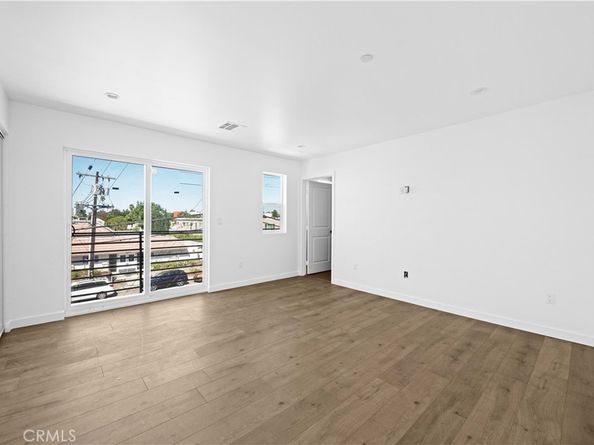 6830 Hazeltine Avenue, Van Nuys CA 91405