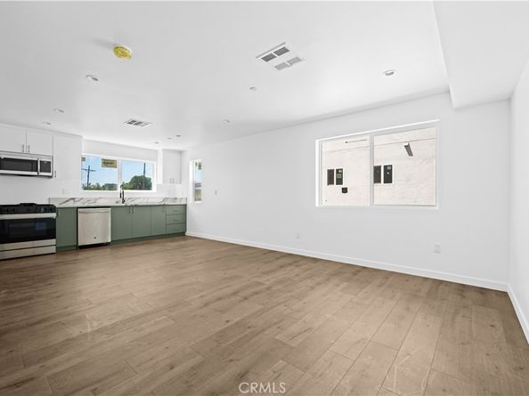 6830 Hazeltine Avenue, Van Nuys CA 91405