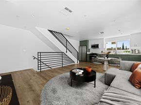 6830 Hazeltine Avenue, Van Nuys CA 91405