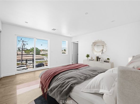 6830 Hazeltine Avenue, Van Nuys CA 91405