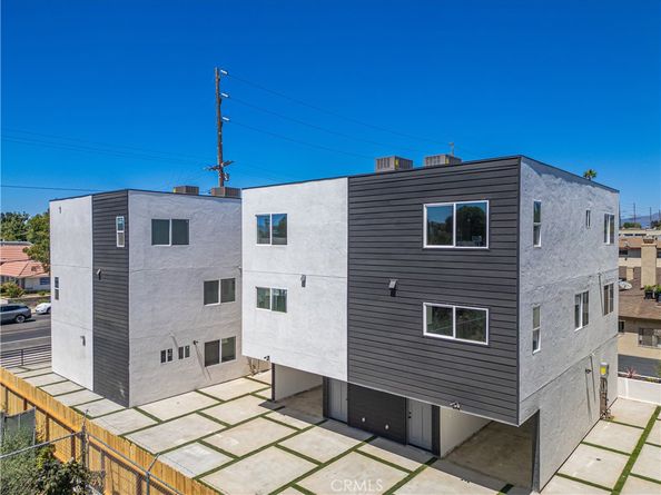 6830 Hazeltine Avenue, Van Nuys CA 91405