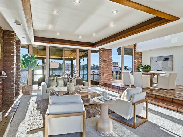 16611 Carousel Lane, Huntington Beach CA 92649