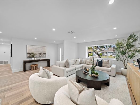 5262 Glenroy Dr, Huntington Beach CA 92649