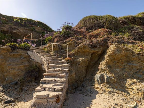 1041 Marine Drive, Laguna Beach CA 92651