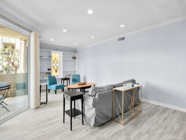 5216 Yarmouth Avenue 106, Encino CA 91316